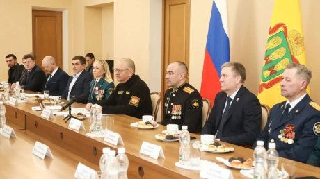 Губернатор встретился с финалистами проекта «Герои Пензенского края»