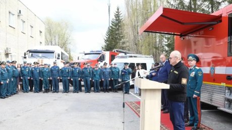 Олег Мельниченко поблагодарил пожарных за добросовестный труд