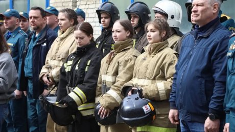 Олег Мельниченко поблагодарил пожарных за добросовестный труд