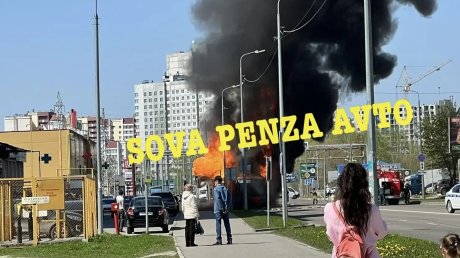 На улице Антонова в Пензе загорелся автобус № 82с