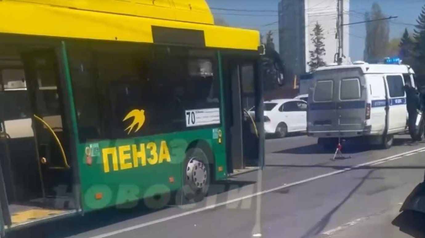 На ул. Луначарского пенсионерка выпала из салона автобуса