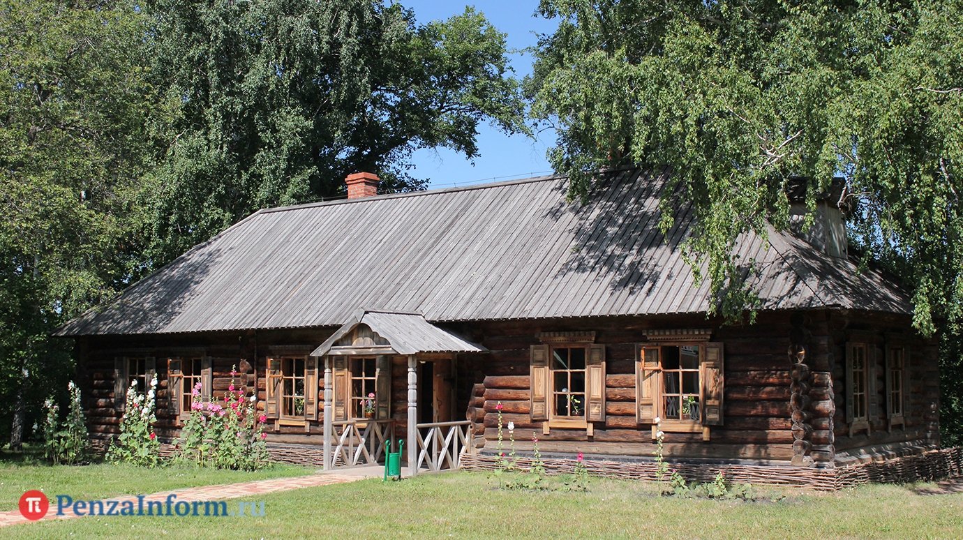 В «Тарханах» отреставрируют крышу дома ключника