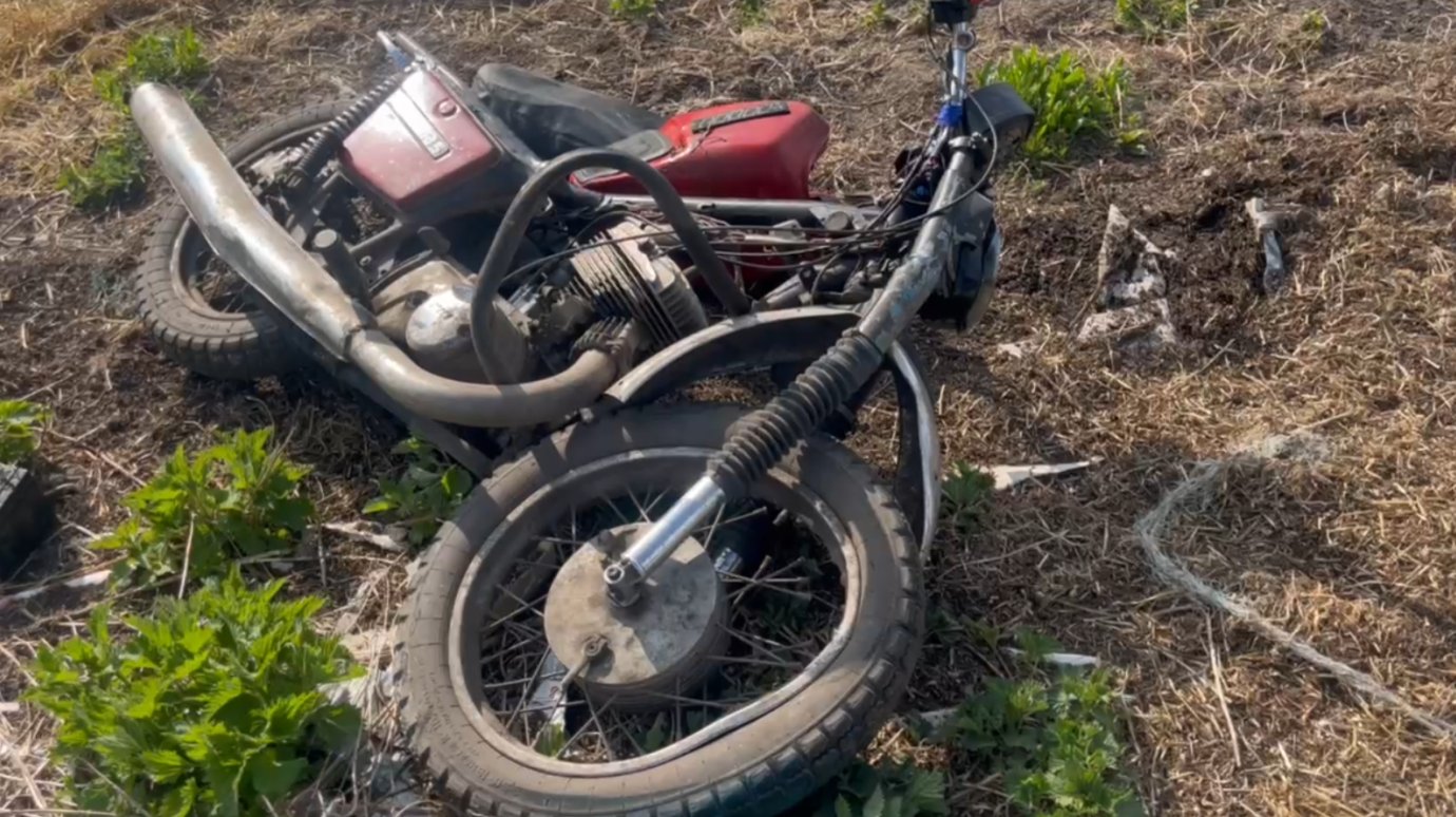 В Белинском районе мотоциклист врезался в мусорный бак и погиб