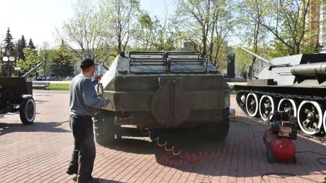 В Пензе к 9 Мая вымыли памятник Победы