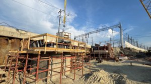 Строители забетонировали 2 опоры нового путепровода в районе ул. Ерик