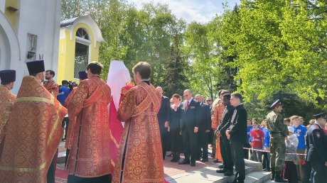 Пензенцы в День Победы возложили цветы к Вечному огню