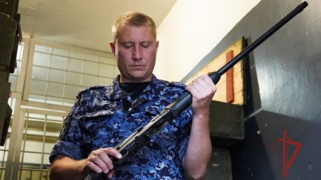 Управление Росгвардии передало в зону СВО 35 единиц оружия