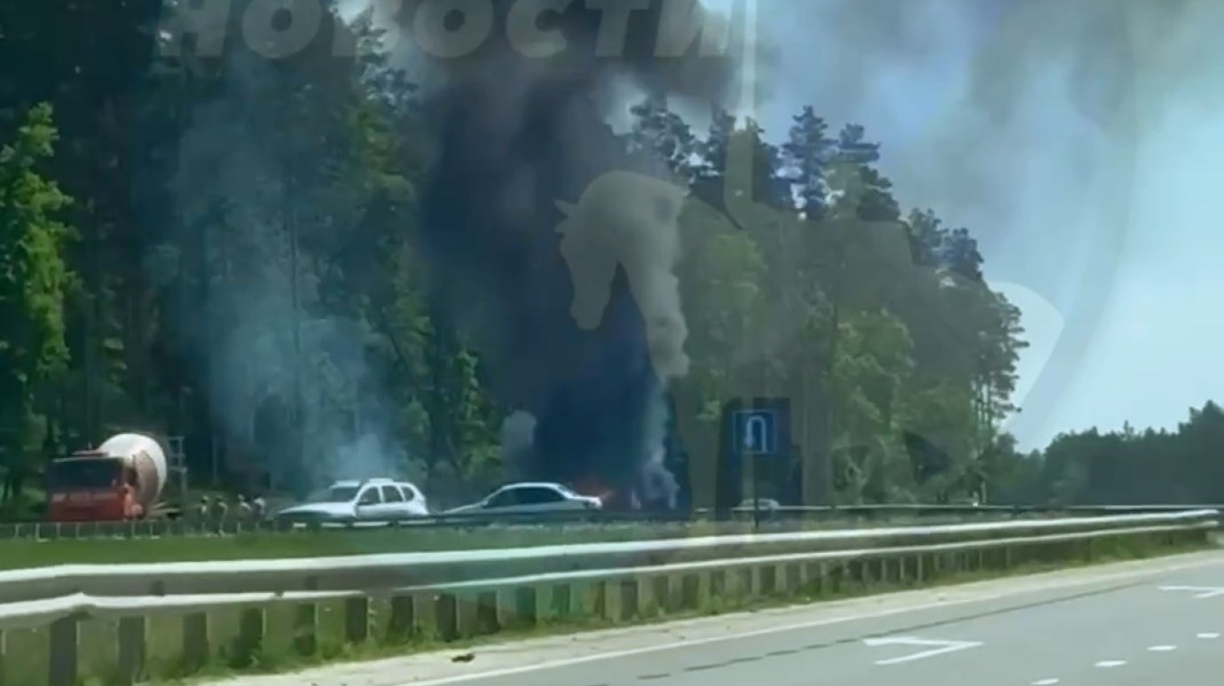На трассе М-5 под Пензой загорелся самосвал