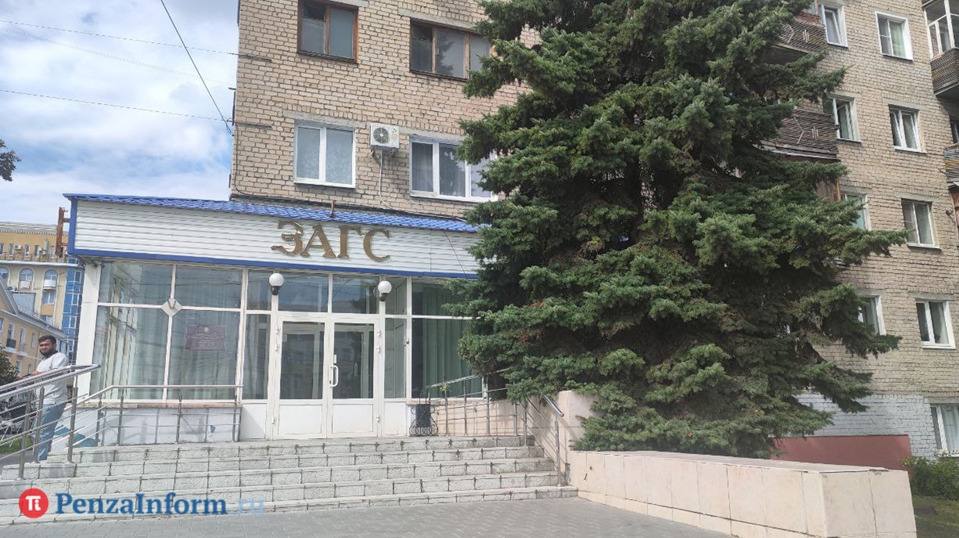 В России раскритиковали идею снижения возраста вступления в брак