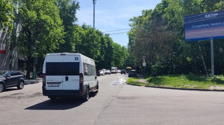 На улице Ленинградской в Пензе вспыхнул Nissan