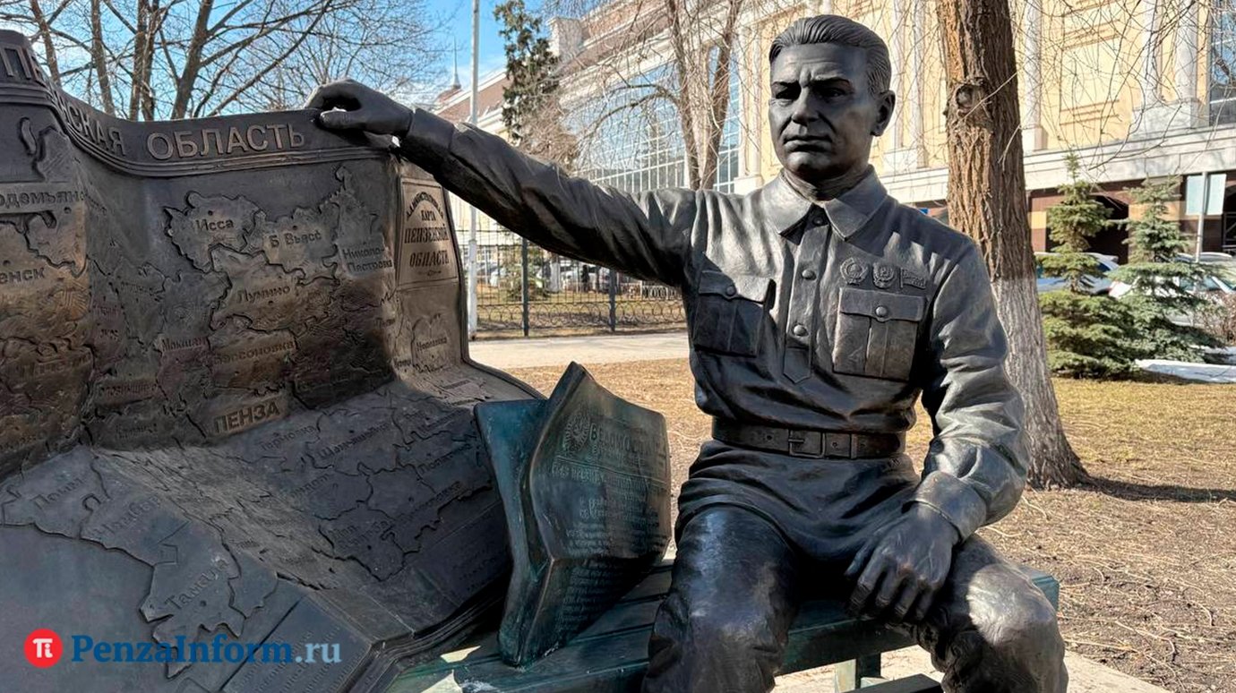 Сквер у здания областного правительства передадут городу
