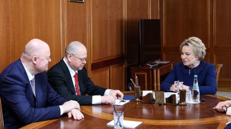 Состоялась рабочая встреча Валентины Матвиенко и Олега Мельниченко