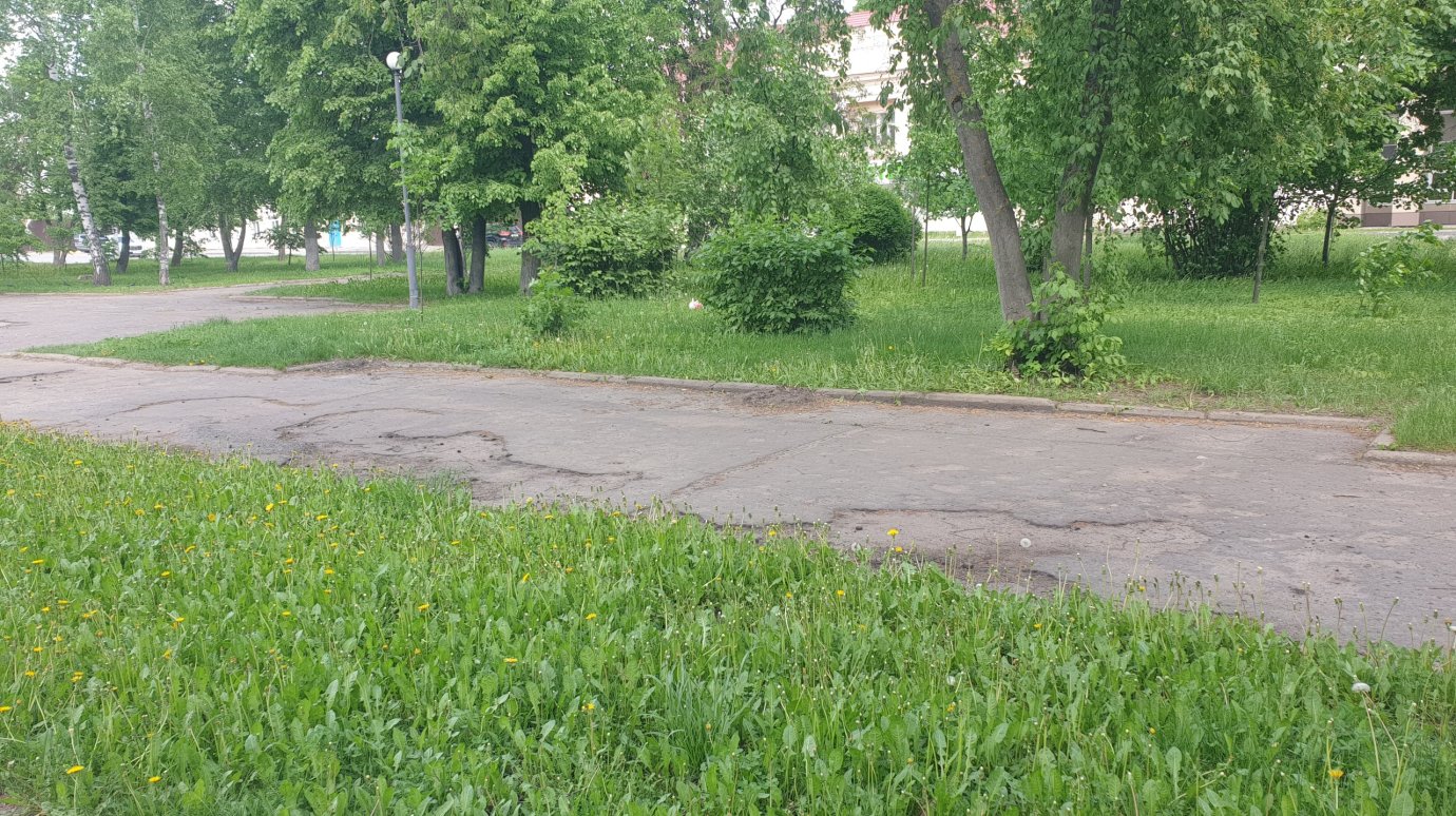 В сквере Дружбы осталась только одна лавочка