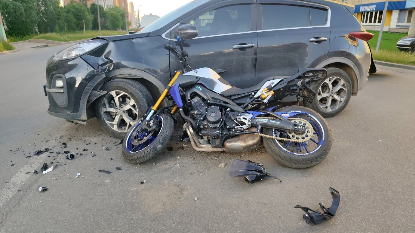 В ДТП на улице Кижеватова пострадала молодая мотоциклистка