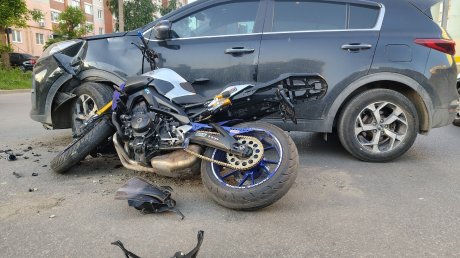 В ДТП на улице Кижеватова пострадала молодая мотоциклистка