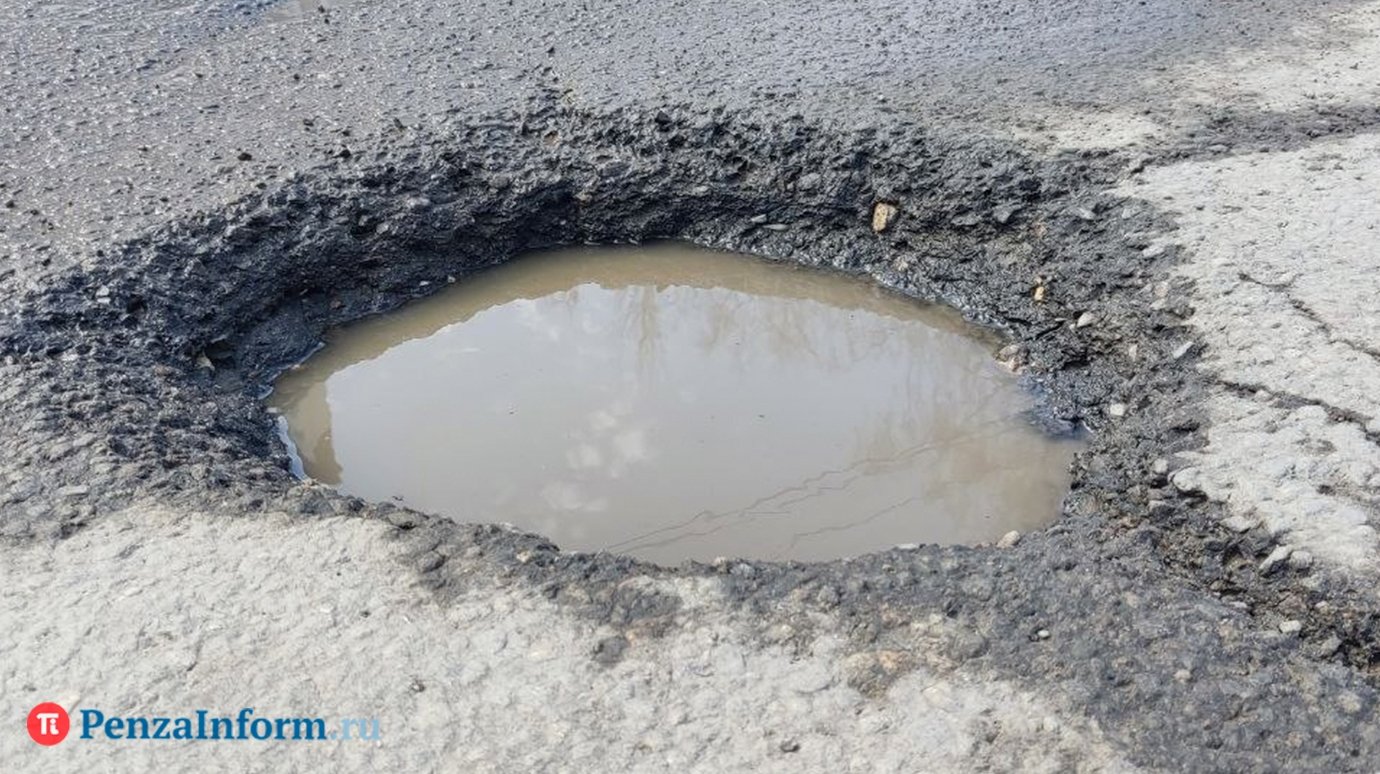 Водитель, угодивший в яму на трассе М-5, отсудил 150 000 рублей