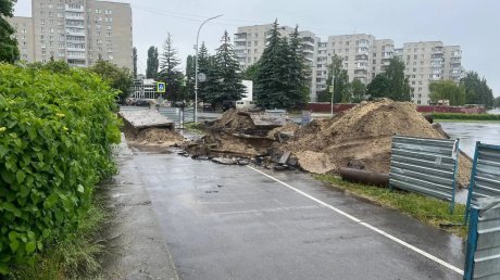 В Заречном устраняют серьезный прорыв на сетях теплоснабжения