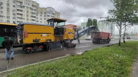 На проспекте Строителей в Пензе меняют асфальт