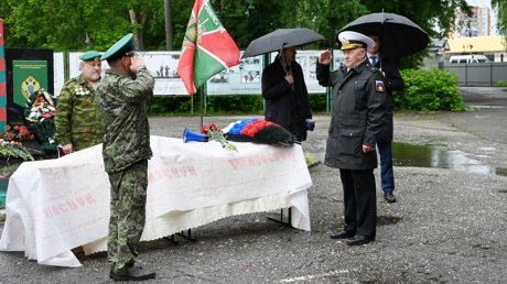 В сквере Дзержинского в Пензе отметили День пограничника