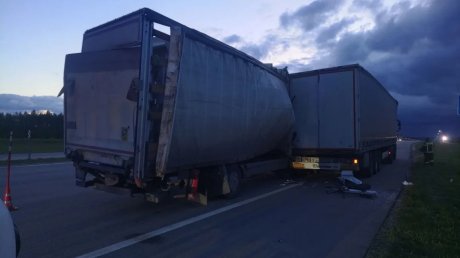 Под Городищем столкнулись 2 грузовика, есть пострадавший