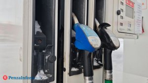 В МЧС прокомментировали запрет пользоваться телефоном на АЗС