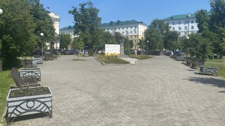 В трех пензенских скверах появились новые скамейки и урны