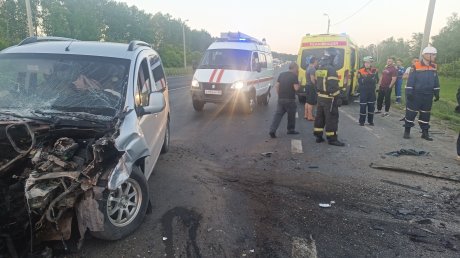 Появились новые фото с места смертельного ДТП у Поселка ЗИФ