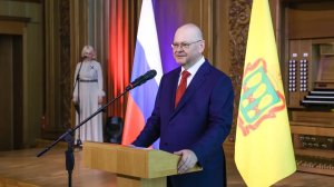 Олег Мельниченко вручил награды более чем 100 жителям региона