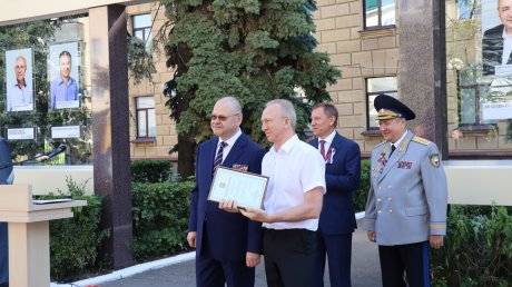 На улице Московской открыли обновленную Галерею почета и славы