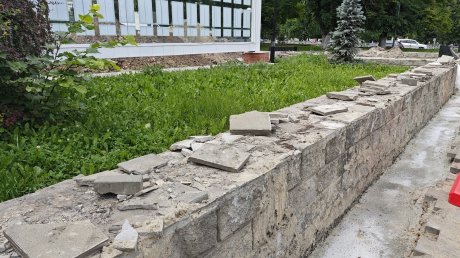 В сквере Л. Б. Ермина в центре Пензы сняли тротуарную плитку