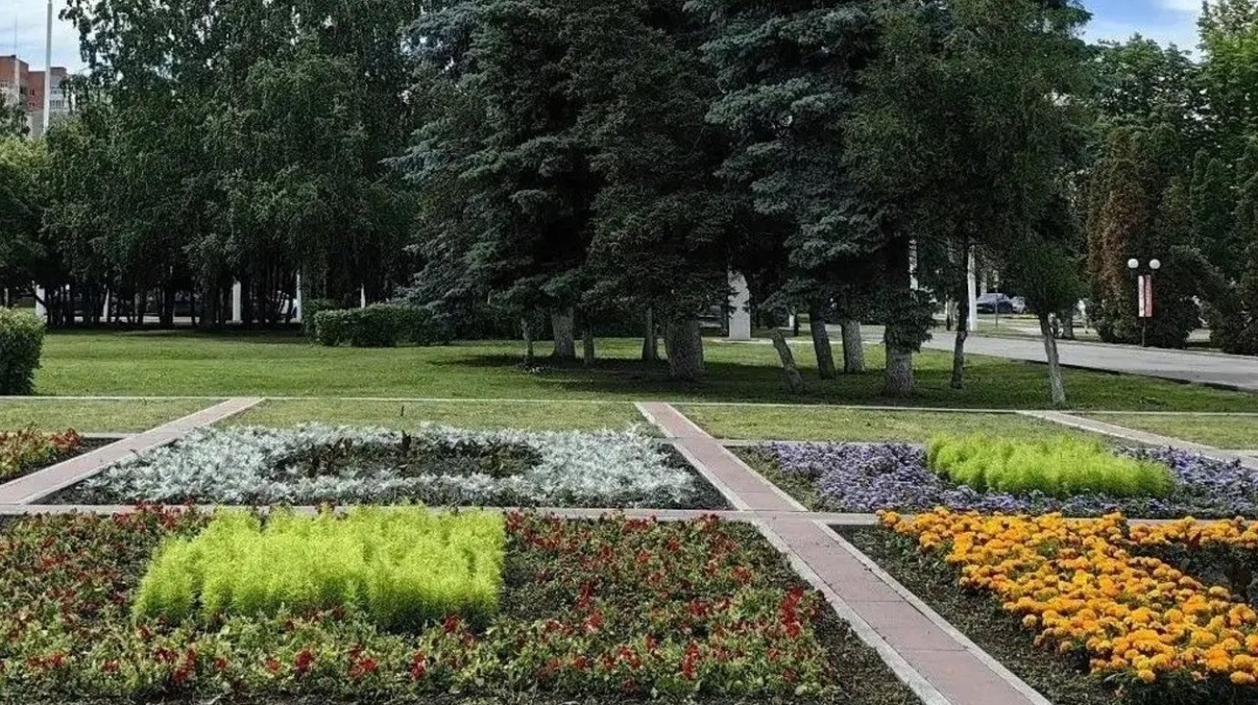 В Пензе высадили 30 видов растений и оформили 36 клумб