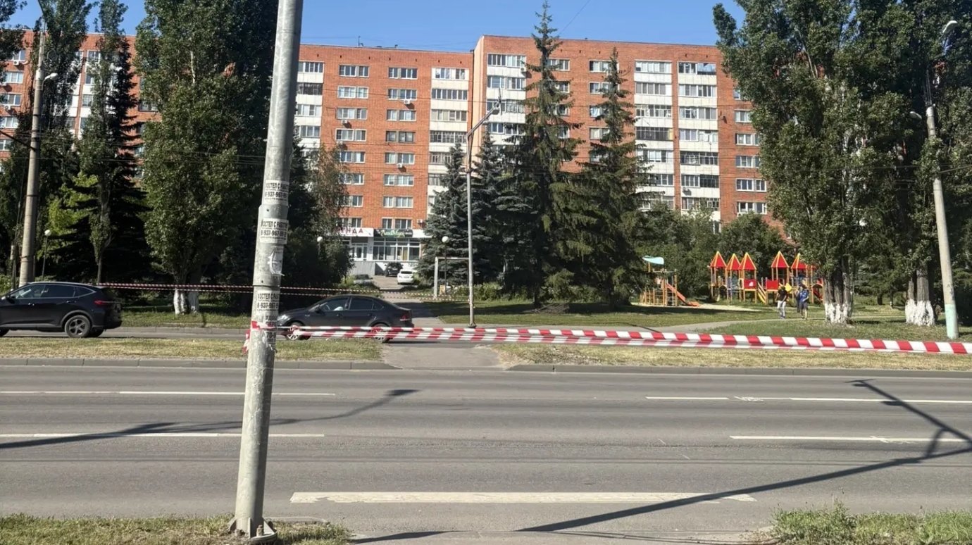 На проспекте Строителей ликвидировали пешеходный переход