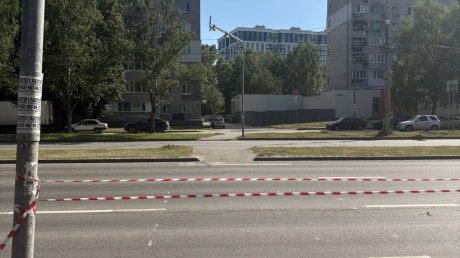 На проспекте Строителей ликвидировали пешеходный переход