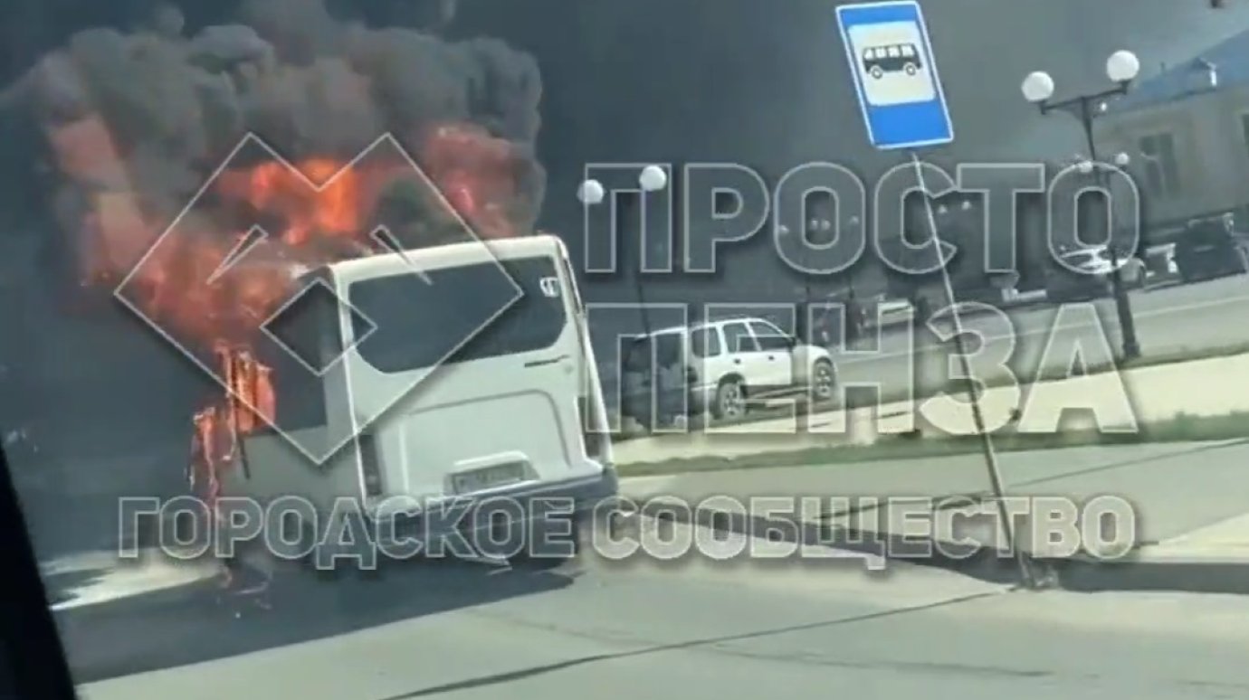 В Кузнецке на проезжей части вспыхнула маршрутка