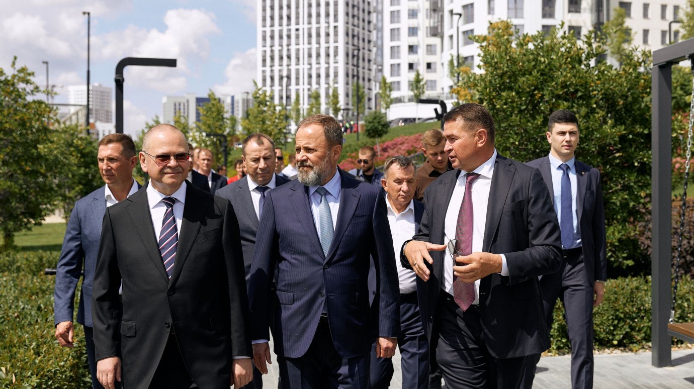Полпред президента в ПФО посетил «Лэйк Парк» от «Рисана» в Арбекове