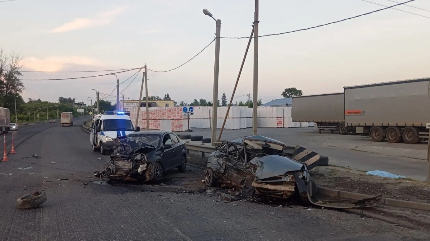В Пензе на трассе М-5 в ДТП погиб водитель ВАЗа