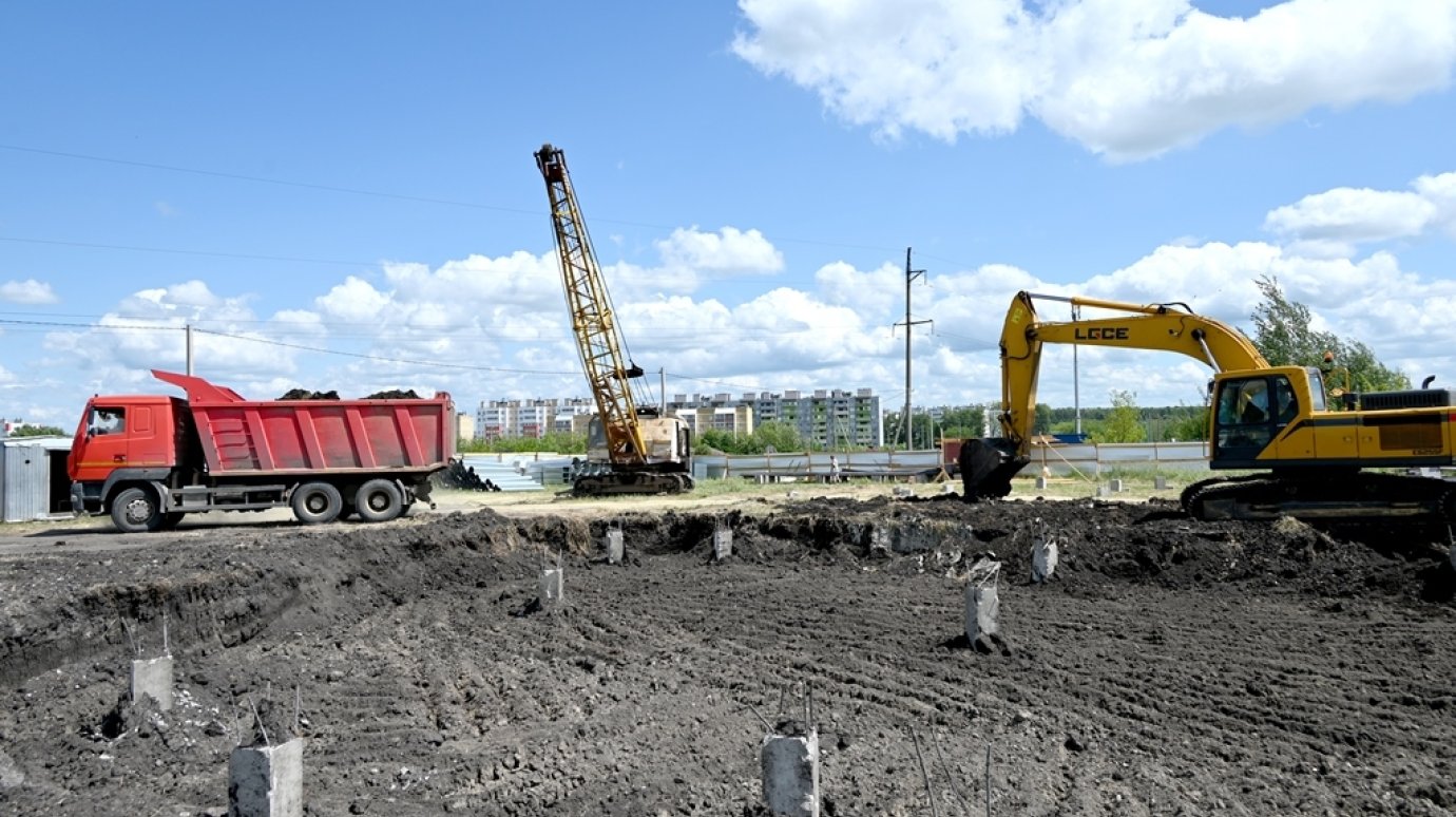 Бассейн в Заре планируют сдать к концу года
