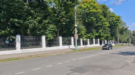 С ограды парка Белинского исчезла почти вся наружная реклама