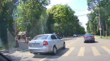 Торопливый водитель нарушил правила на улице Лермонтова
