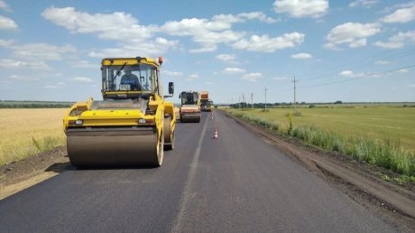 В Наровчатском районе продолжается ремонт дороги до Плесковки