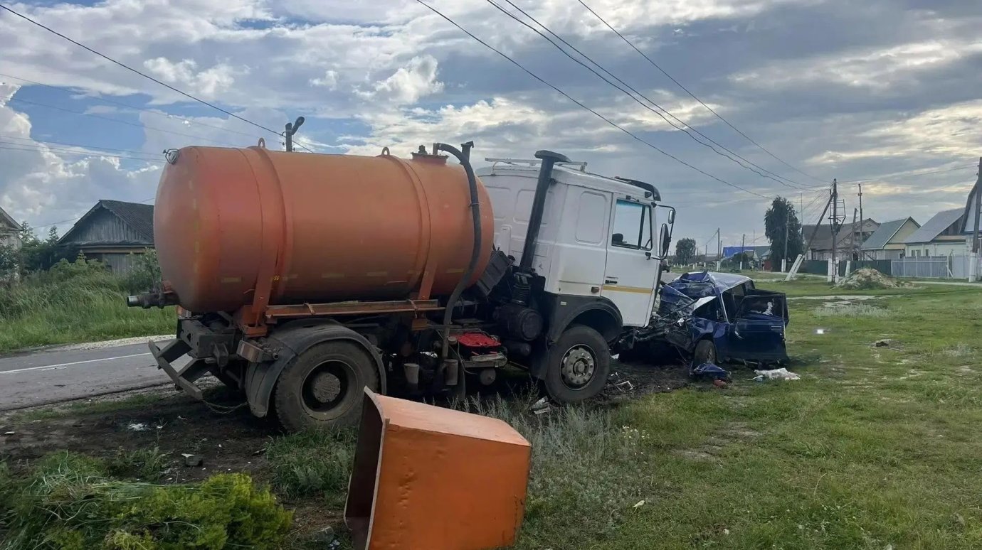 В поселке Беково двое мужчин погибли в ДТП