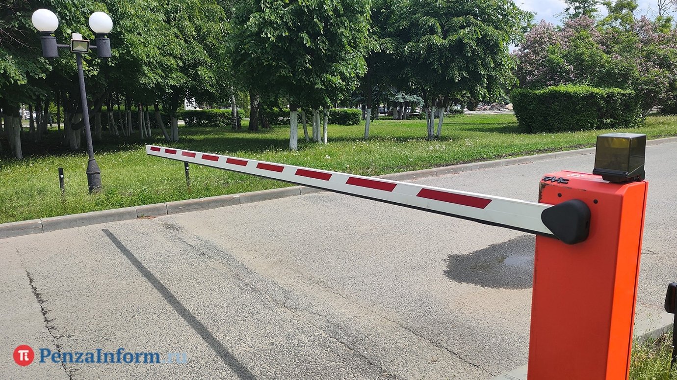В Пензе ищут очевидцев ДТП со шлагбаумом на ул. Измайлова