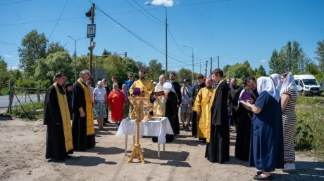 Перекресток у поселка Монтажный окропили святой водой