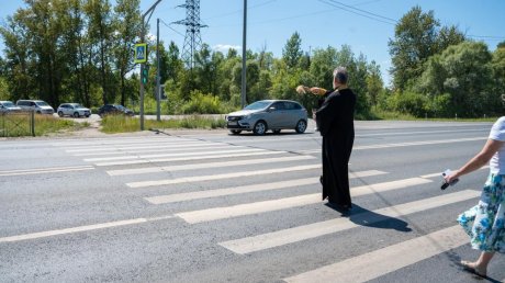 Перекресток у поселка Монтажный окропили святой водой
