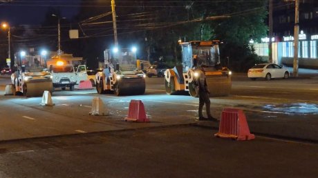 На Беляевском путепроводе в Пензе по ночам ремонтируют асфальт