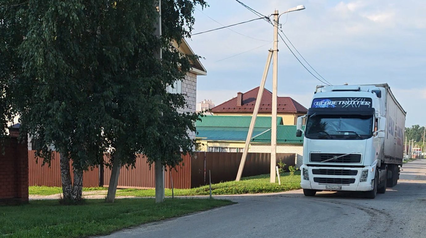 Водители грузовиков игнорируют знаки на улице Сперанского