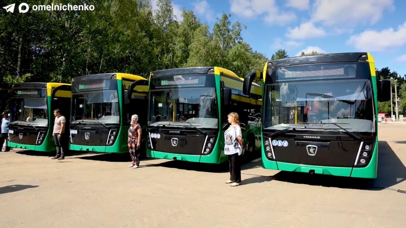 Олег Мельниченко передал Заречному 4 новых автобуса