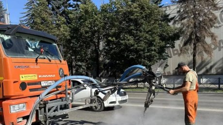 На улицах Пензы продолжается ямочный ремонт дорог