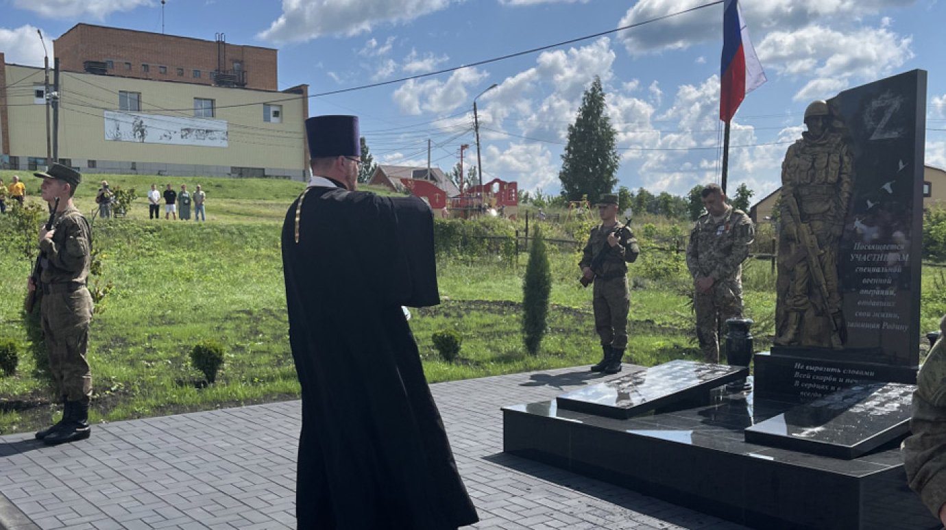 В Богословке установили памятник воинам - участникам СВО