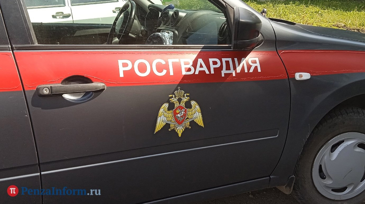 В Заводской район вызвали Росгвардию из-за голого мужчины
